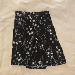 Gilli Black Floral Print Skirt M| Flowy A-Line Casual Chic